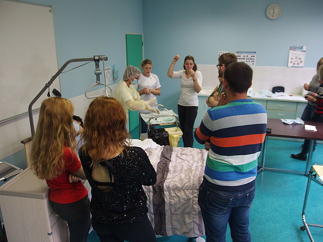 Aspekte der Pflege in Europa - Ein deutsch-französisch-polnisches Austauschprojekt für Auszubildende in der Gesundheits- und Krankenpflege