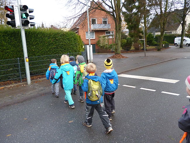 "Zu Fuß unterwegs - Wir absolvieren sicher unseren zukünftigen Schulweg!"