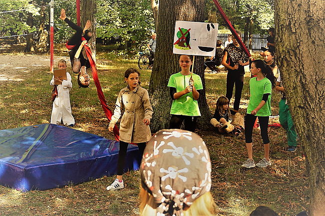Natur- & Umweltzirkus NAUMZI mit dem Projekt "Naumzi's PartiZirkussion - Kinder gestalten Zukunft für Kinder"