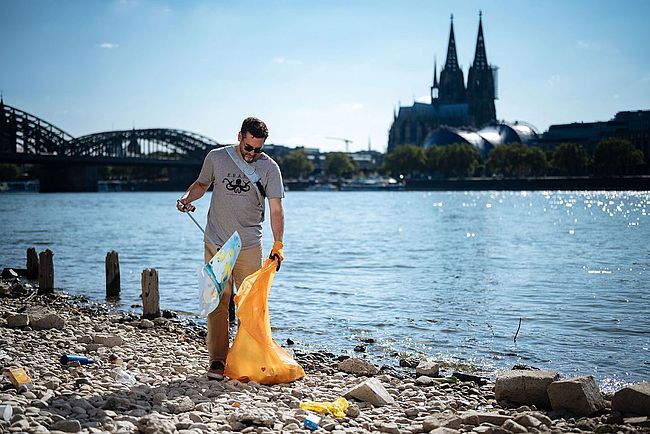 K.R.A.K.E. (Kölner Rhein- Aufräum-Kommandoeinheit)
