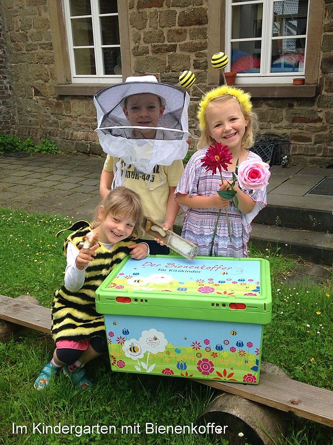 Jede Blüte zählt – Ein Dorf deckt den Bienen den Tisch