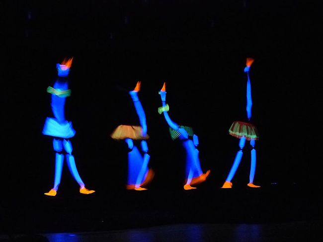 Inklusion im Schwarzlichttheater
