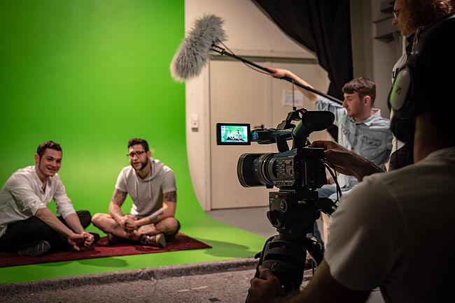 TV-Magazine "Begin Your Integration" und "Young Refugees TV"