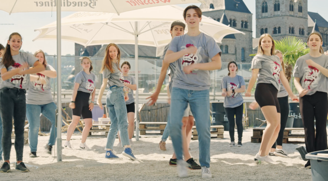 „AWESOME“ – Jugendliche treffen auf Profis aus Tanz, Theater und Film.