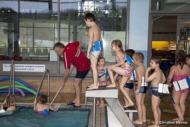 Rette sich wer's kann - Schwimmen lernen im Kindergarten