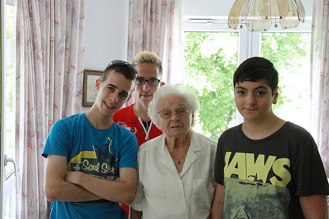 Mobile Helfer aus der Nachbarschaft, Schüler helfen Senioren
