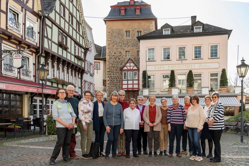 Gruppenfoto der Mitarbeiter*innen