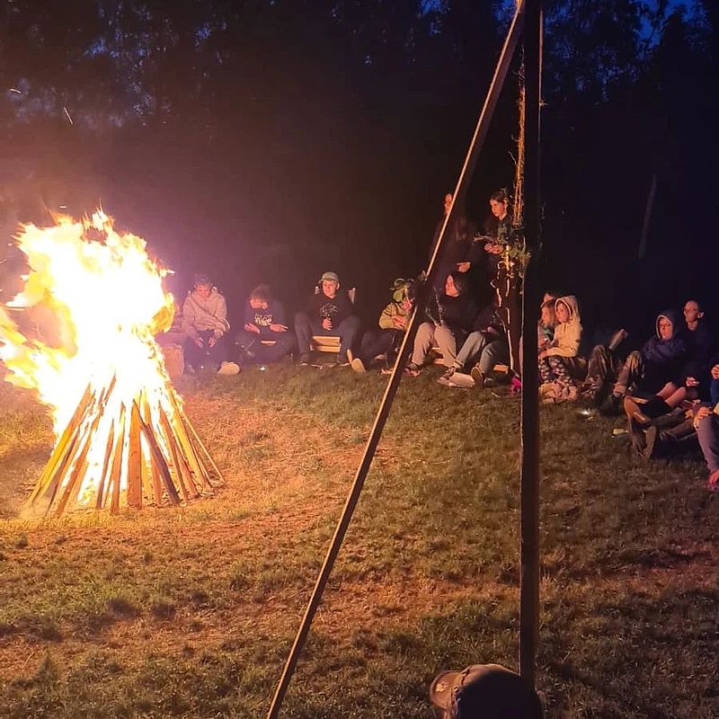 Lagerfeuer beim Zeltlagergottesdienst