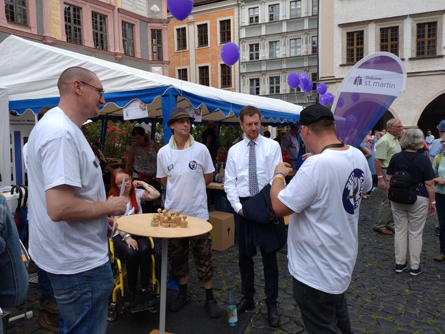Zeit.Zeichen! - Schauen, erkennen und gestalten verantwortungsethischer Perspektiven demokratischer Beteiligung von Menschen mit (Lern-) Behinderungen in Ostsachsen ; Unternehmensverbund Diakonie St. Martin in Kooperation mit Stiftung Internationales Bege