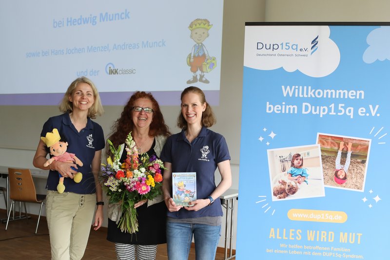 Vertreter des Vorstands mit Hedwig Munck bei der Filmpremiere kleiner König und Prinz Dupont