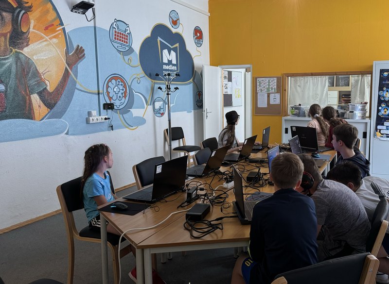 Kinder und Jugendliche besuchen die ComputerSpielSchule Greifswald 