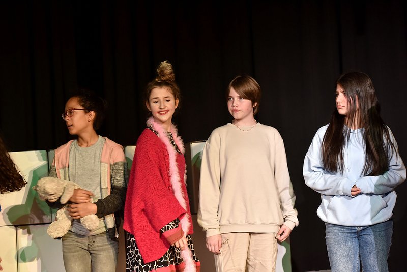Menschen mit u. ohne Behinderung spielen Theater