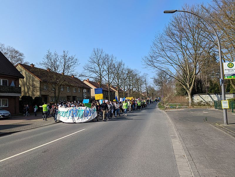 1000 Schüler:innen demonstrieren gegen Rassimsus