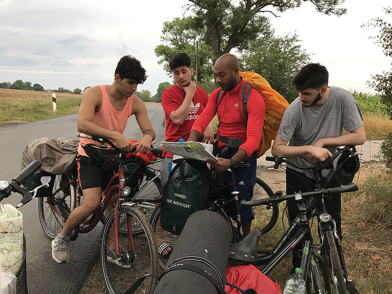 Shiraz unterstützt unterwegs auf einer dreitägigen Silberexpedition