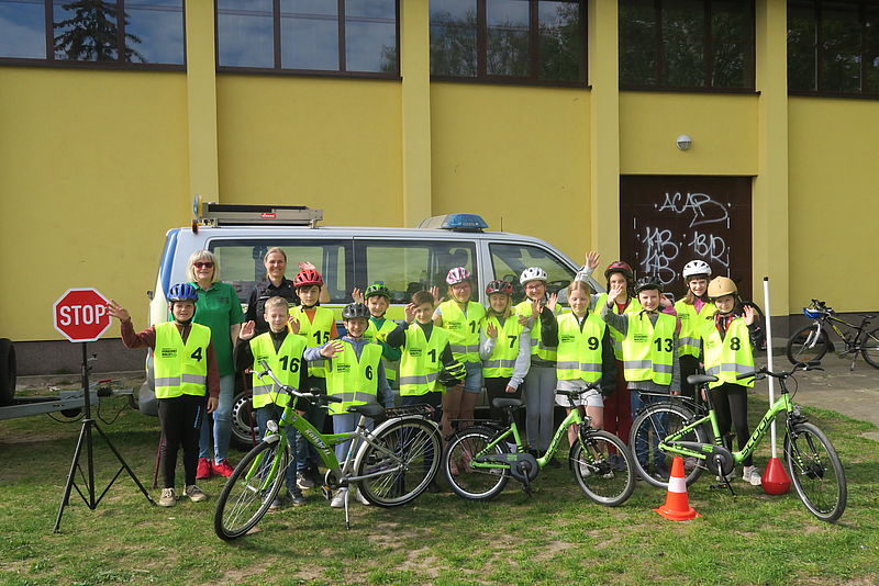 Freude über neue Fahrräder