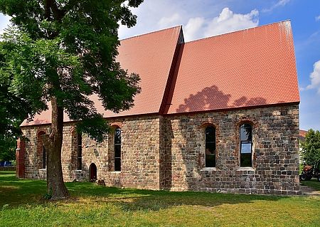 Kirche Dolgelin Südansicht