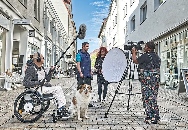 Alles inklusive Medien