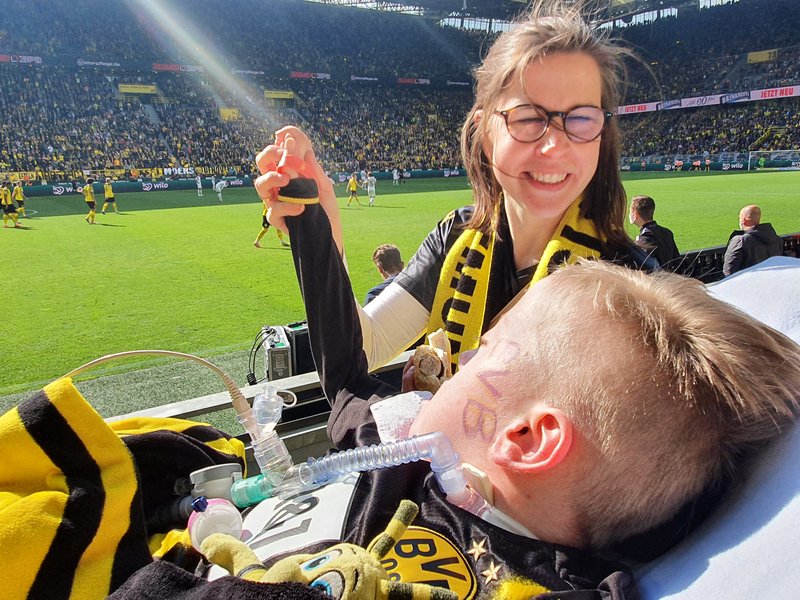 Kleiner Fußballfan zum letzten Mal im BvB-Stadion