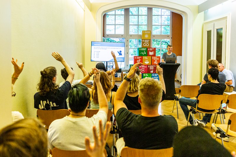 Plenumssituation bei der Jugendwerkstatt von 2022