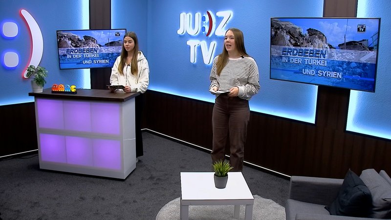 Moderatorinnen im Studio