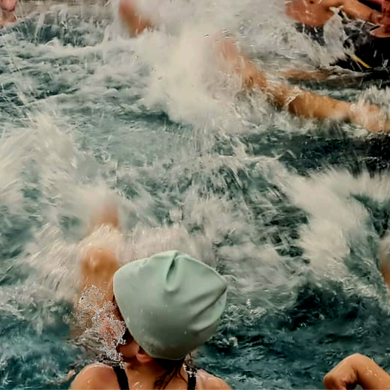 Kinder im Pool sp