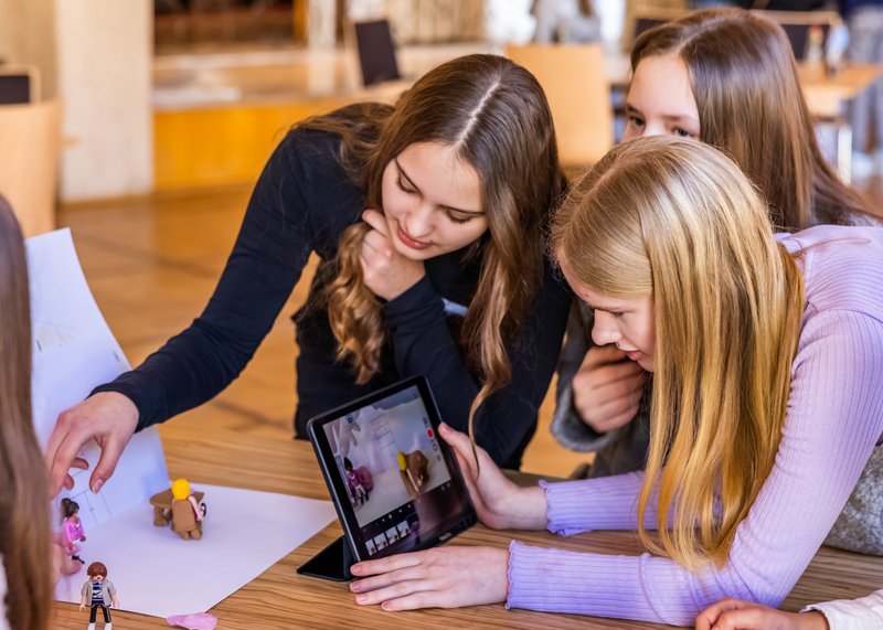 Der Safer Internet Day 2025 mit Amelie Marie Weber, Rafaela Roza, Lotta Stichler und Lukas Pohland