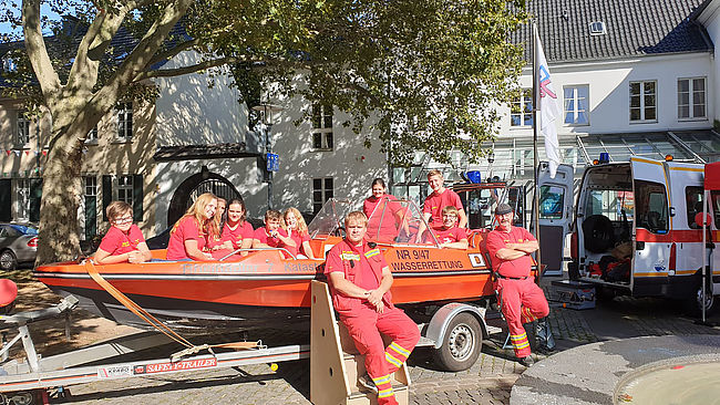 DLRG Ortgruppe Stadt Neuss, Wasserrettung und Ausbildung