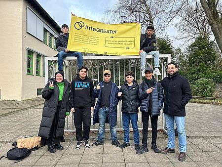 zwei Ehrenamtliche leiten einen Empowerment Workshop