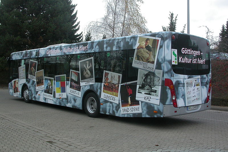Werbung für die Göttinger Kulturvielfalt auf einem Stadtbus
