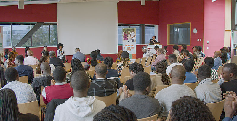 Studierende der Afrikanischen Diaspora werden fürs Engagement bei dem African Students Day ermutigt