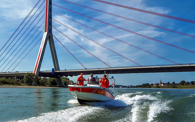 Patrouillenfahrt auf dem Rhein