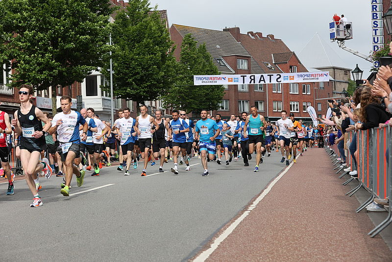 1500 Läufer*innen über 5 km auf den Emder Straßen