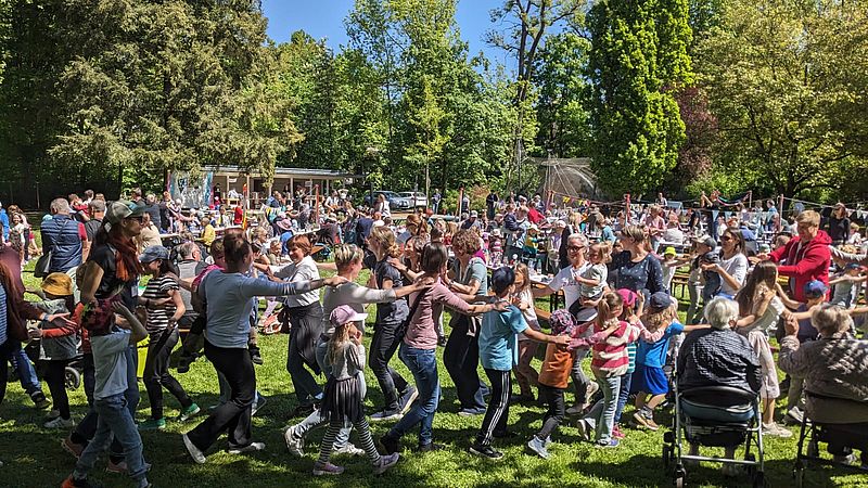 Die alte Schäferei in Ahorn ist eine typische Location für die Kirche Kunterbunt Coburg. Dorthin gehen Eltern gerne mit ihren Kindern, sie bietet tolle Möglichkeiten zur Durchführung von KiKuCo-Aktionen