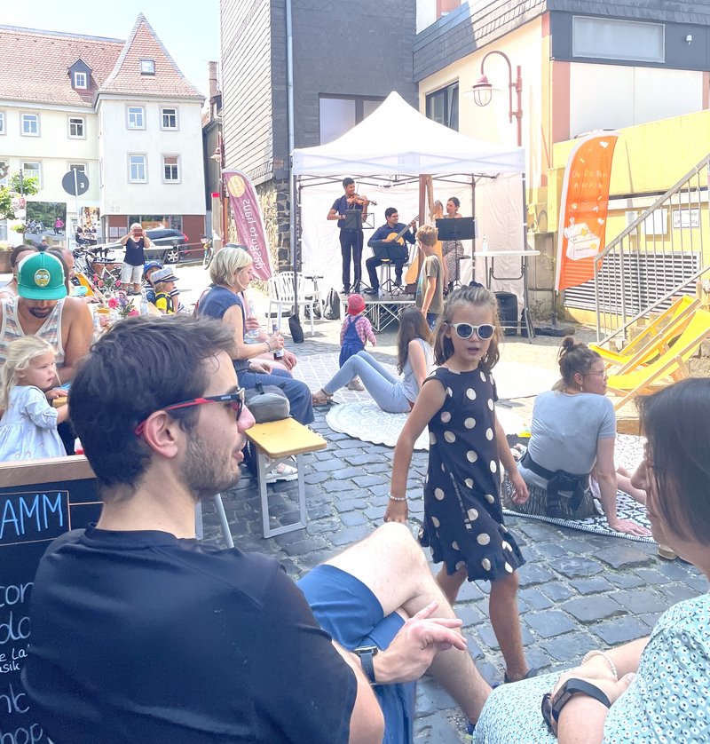 alle Generationen begegnen sich