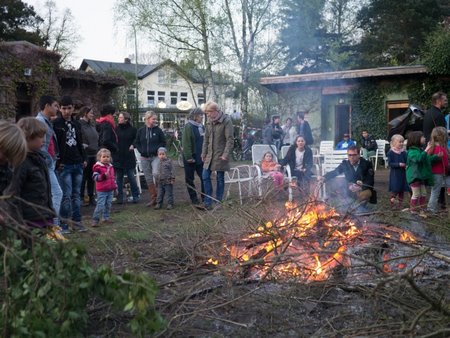 gemeinsames Osterfeuer