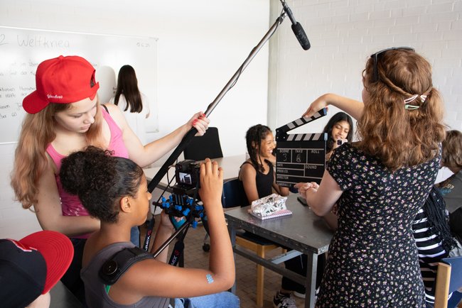 GIRLS GO MOVIE Kurzfilmfestival & Filmcoachingprogramm - Feriencamps Filmproduktion