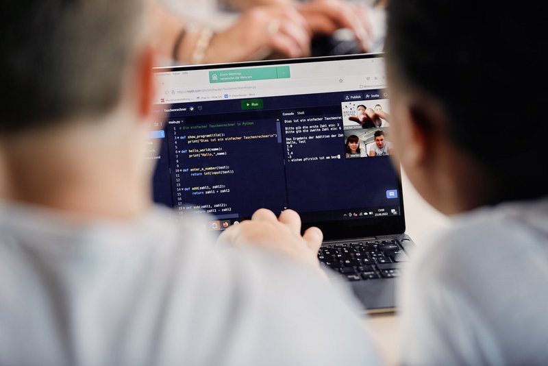 Wir erreichen Jugendliche egal welchen Geschlechts oder Herkunft am besten in unseren Online-Schulkursen 