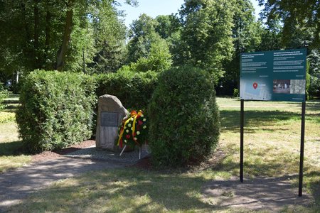 Gedenken an deutsche Vorfahren auf dem ehem. ev. Friedhof