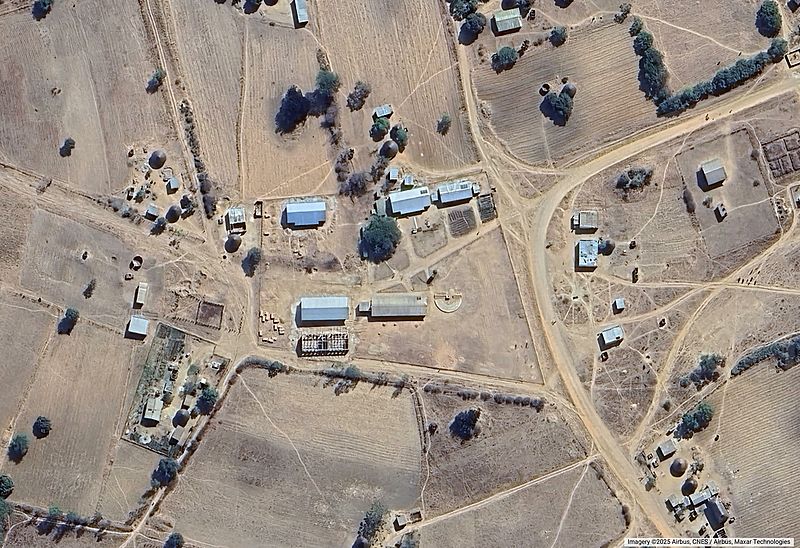 Die Manyon'onya Vorschule von oben (Stand 2024)