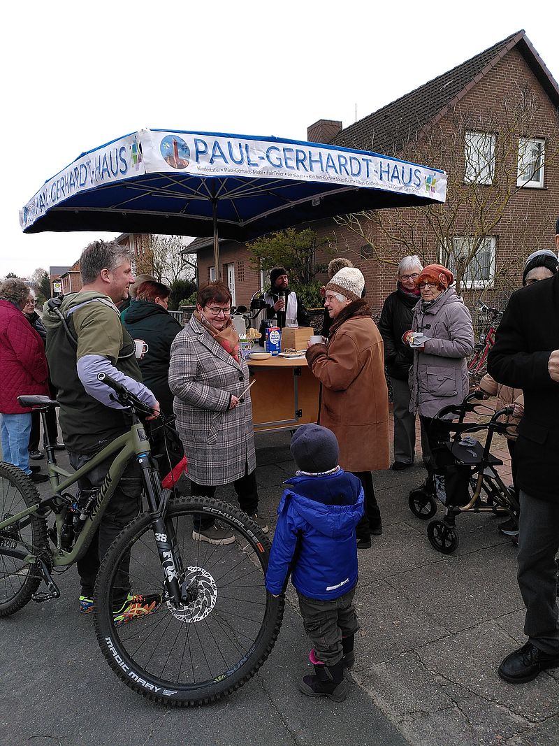 am Café-Mobil treffen sich alle Generationen