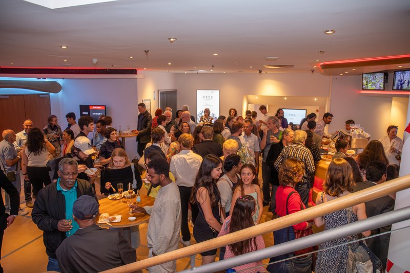 Publikum bei der Premiere von Need