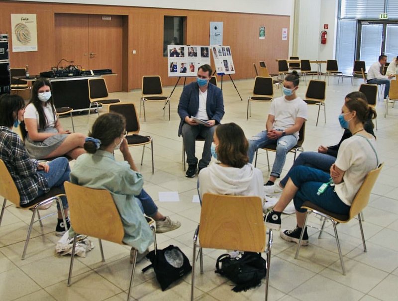 Jugendliche in der Diskussion 