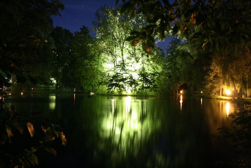 Park bei Nacht