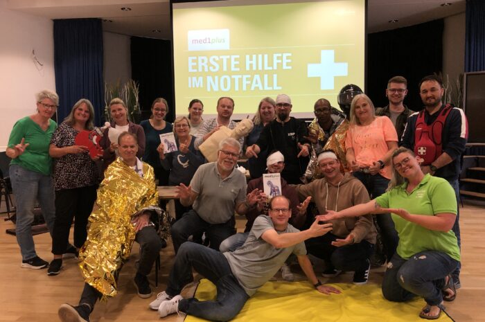Gruppenfoto mit Eltern und Kindern